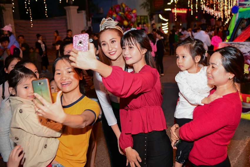 Hoa hậu Khánh Ngân xinh đẹp ở Mường Lò ảnh 5 Hoa hậu Khánh Ngân xinh đẹp ở Mường Lò ảnh 5