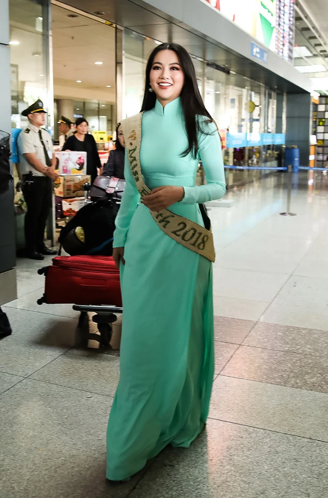 Tân hoa hậu Trái đất Phương Khánh về nước không đội vương miện