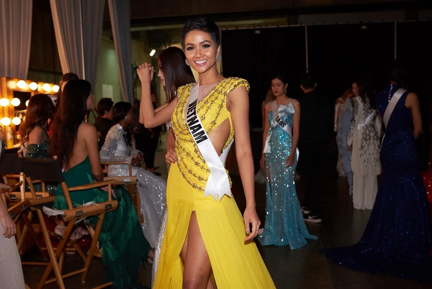 H’Hen Niê chiếm sóng Miss Universe toàn thế giới ảnh 7 H’Hen Niê chiếm sóng Miss Universe toàn thế giới ảnh 7