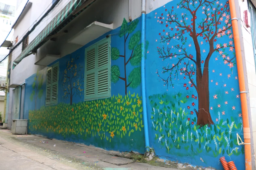 "Phường 11 đã tiên phong trong việc thực hiện mô hình vẽ tranh đường phố để xóa nạn vẽ bậy. Sau đó, nhiều phường khác trên địa bàn quận và một số phường tại các quận khác cũng thực hiện mô hình tương tự" - bà Hiền cho biết thêm.