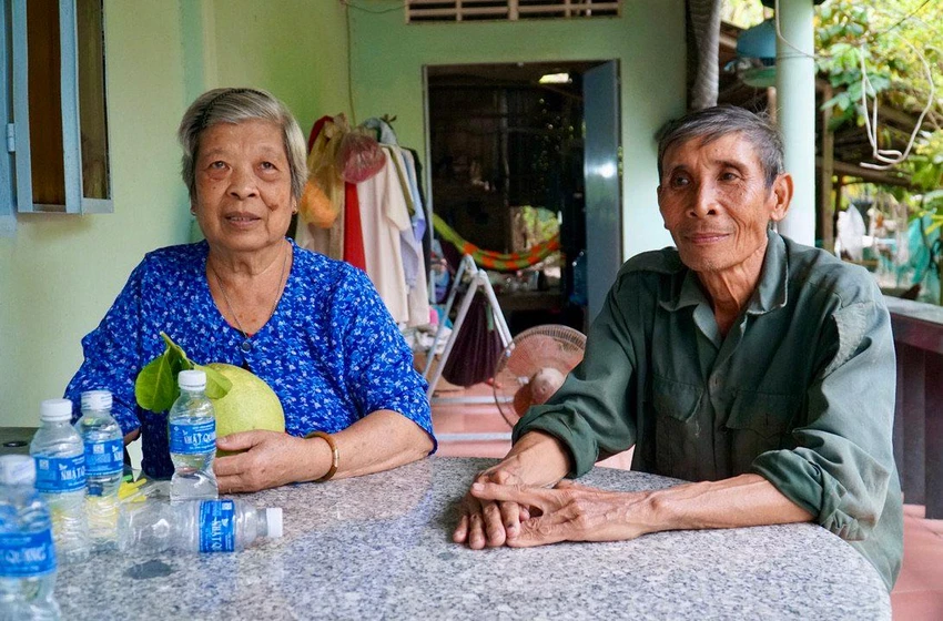 Vợ chồng ông Đặng Hoàng Du và bà Nguyễn Minh Nguyệt, hàng xóm của gia đình cố Thủ tướng Võ Văn Kiệt Ảnh: BẢO PHƯƠNG Vợ chồng ông Đặng Hoàng Du và bà Nguyễn Minh Nguyệt, hàng xóm của gia đình cố Thủ tướng Võ Văn Kiệt Ảnh: BẢO PHƯƠNG