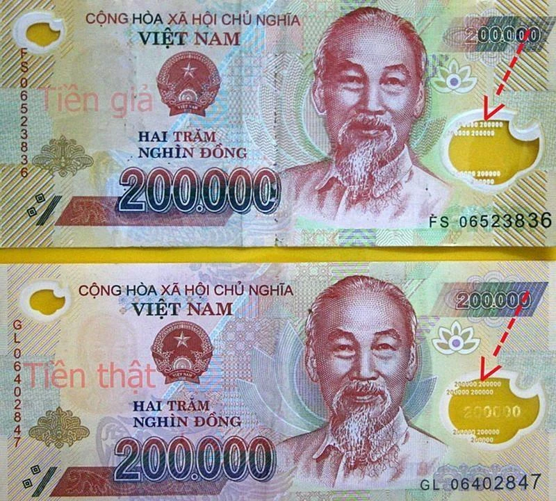 Chi tiết ở cửa sổ lớn của tiền thật sắc nét và tinh xảo hơn so với của tờ tiền giả. Ảnh: CA quận Tân Phú