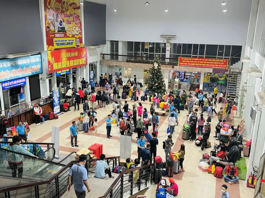 Chương trình đã tài trợ cho 112 hộ gia đình (hơn 300 công nhân) về quê đón Tết sum họp gia đình trên tuyến tàu mùa Xuân. Ảnh: HUỲNH THƠ Chương trình đã tài trợ cho 112 hộ gia đình (hơn 300 công nhân) về quê đón Tết sum họp gia đình trên tuyến tàu mùa Xuân. Ảnh: HUỲNH THƠ