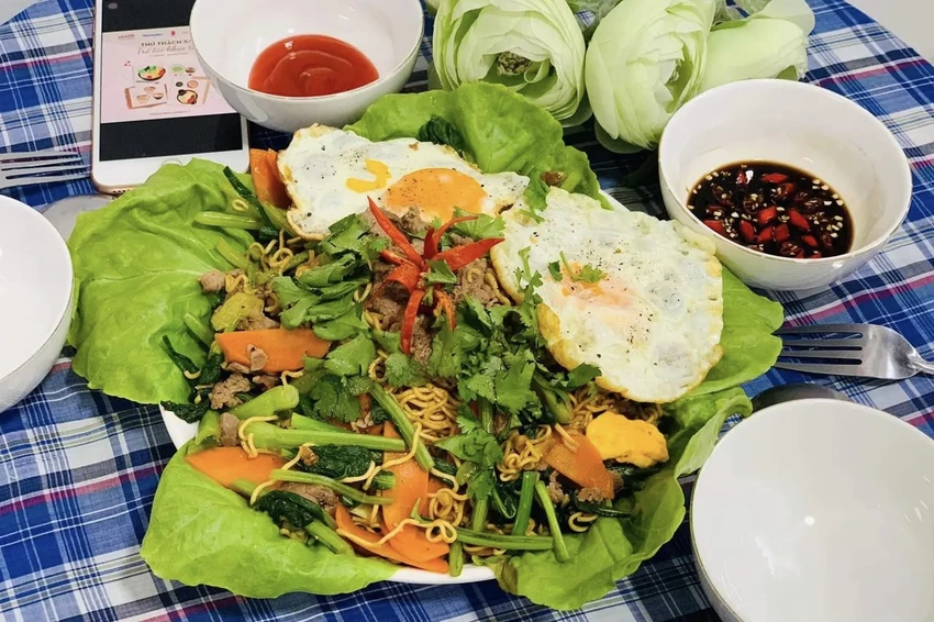 Món mì xào kỉ niệm mà anh Hung Lam gửi tặng vợ của mình. Ảnh: NVCC Món mì xào kỉ niệm mà anh Hung Lam gửi tặng vợ của mình. Ảnh: NVCC