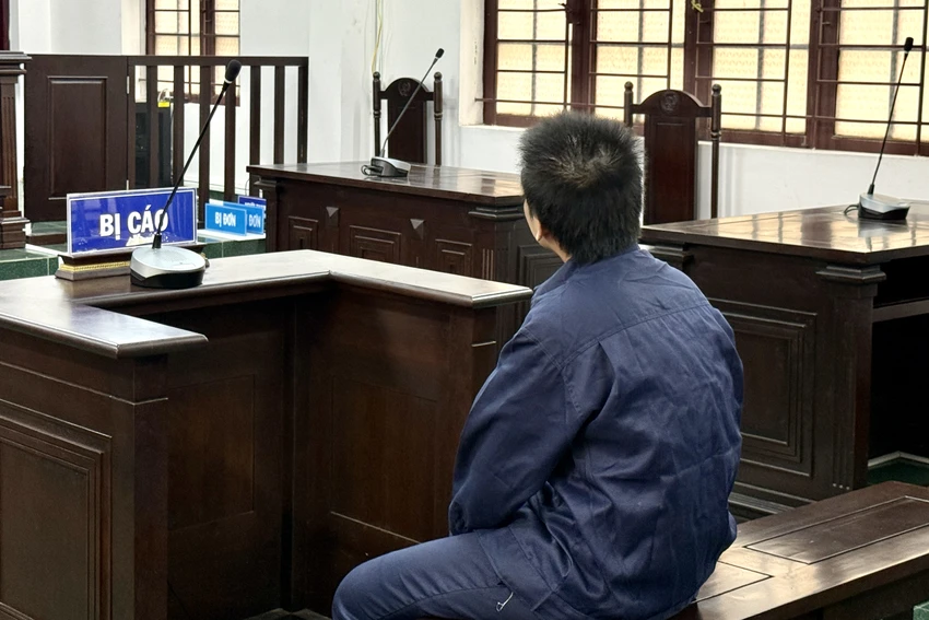Giật điện thoại.jpeg