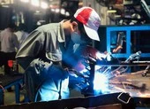 Công nhân tăng ca tối mặt vẫn chật vật