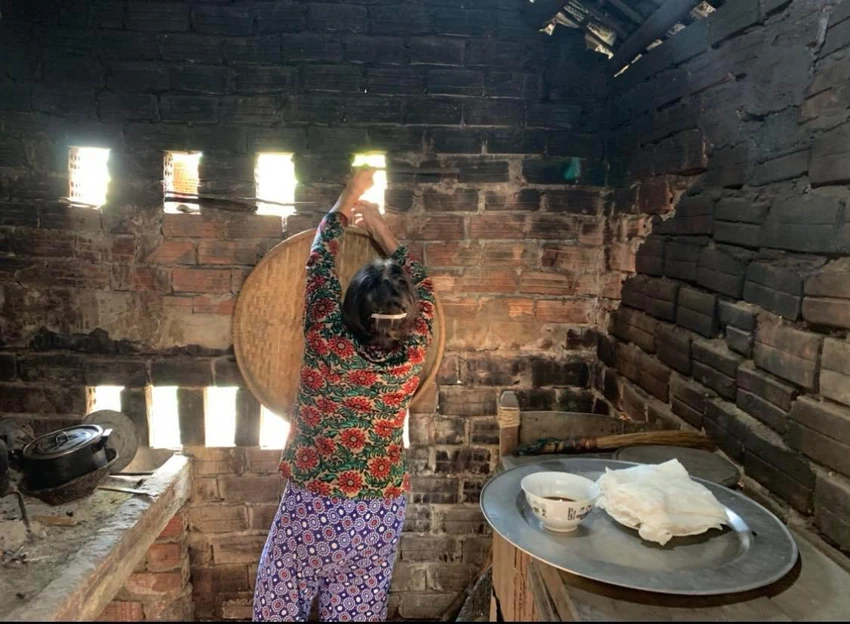 Nỗi nhớ nhà của mỗi người con khi lớn lên bước chân ra đi, chắc nhớ nhất những món ăn mẹ nấu, căn bếp dáng mẹ đứng ngồi lúc làm cho con những món ăn ngon. Ảnh: LƯU BÌNH Nỗi nhớ nhà của mỗi người con khi lớn lên bước chân ra đi, chắc nhớ nhất những món ăn mẹ nấu, căn bếp dáng mẹ đứng ngồi lúc làm cho con những món ăn ngon. Ảnh: LƯU BÌNH