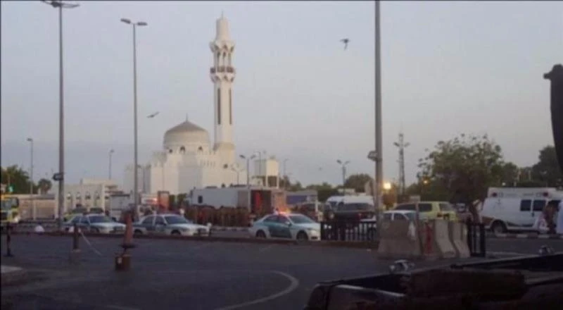 Đền thờ người Hồi giáo Shiite gần tổng lãnh sự quán Mỹ tại TP Jeddah (Saudi Arabia) bị đánh bom ngày 4-7. 