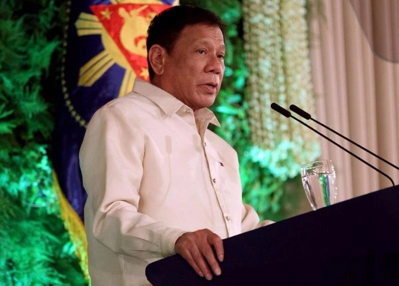 Tổng thống Philippines Rodrigo Duterte sẽ đề nghị cựu tổng thống Fidel Ramos sang Trung Quốc đối thoại về phán quyết. 