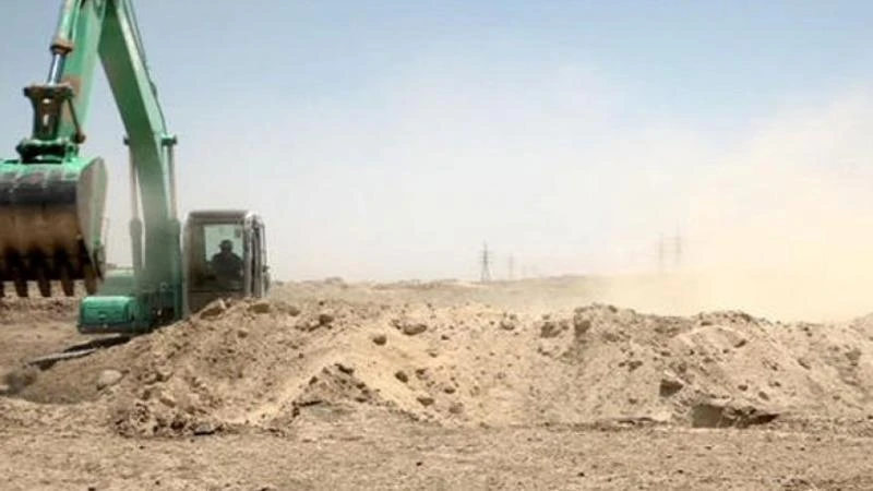 Công tác đào kênh đang được thi công ở ngoại ô Fallujah (tỉnh Anbar, Iraq) ngày 22-7. 