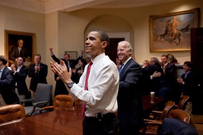 Tổng thống Obama vào tuổi 55: Loạt ảnh qua năm tháng ảnh 13 Tổng thống Obama tại phòng Roosevelt của Nhà trắng khi Hạ viện thông qua luật bảo hiểm y tế ngày 21-3-2010.