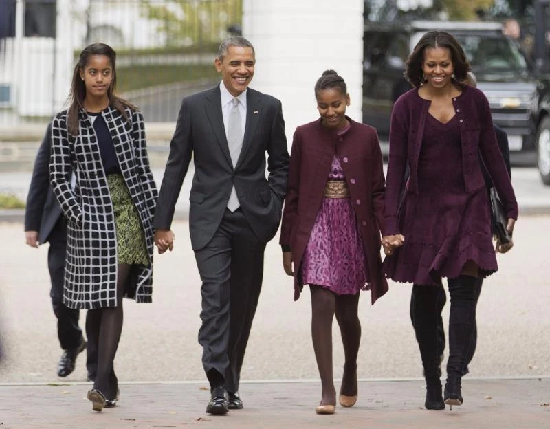 Tổng thống Obama vào tuổi 55: Loạt ảnh qua năm tháng ảnh 20 Tổng thống Obama cùng vợ con đi lễ nhà thờ ở thủ đô Washington ngày 27-20-2013.