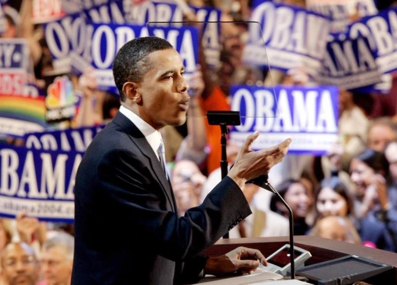 Tổng thống Obama vào tuổi 55: Loạt ảnh qua năm tháng ảnh 6 Thượng nghị sĩ Obama phát biểu tại đêm đại hội thứ hai của đảng Dân chủ ở Boston ngày 22-7-2004.