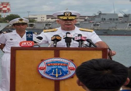 Đô đốc Scott Swift họp báo tại căn cứ Pearl Harbor-Huckam (Hawaii) trong cuộc tập trận Vòng tròn Thái Bình Dương ngày 5-7. 