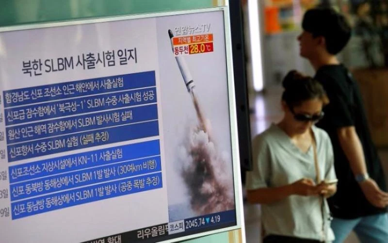 Truyền hình Hàn Quốc đưa tin về sự kiện Triều Tiên phóng tên lửa SLBM sáng 24-8. 
