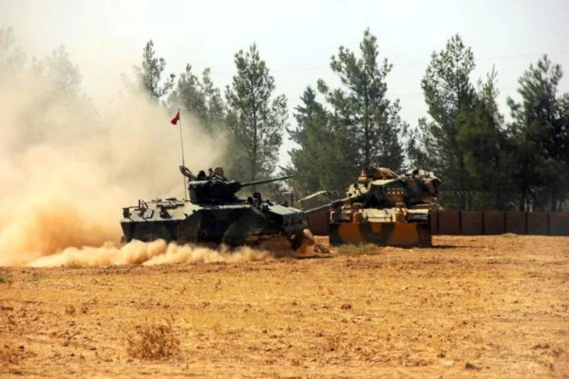 Xe tăng Thổ Nhĩ Kỳ tiến vào TP Jarablus (tỉnh Aleppo, Syria) ngày 24-8.