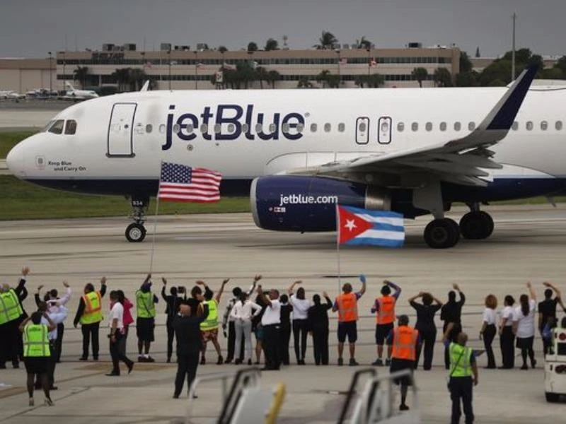 Chuyến bay lịch sử JetBlue Flight 387 chuẩn bị cất cánh từ sân bay Ft. Lauderdale về sân bay Santa Clara (Cuba). 