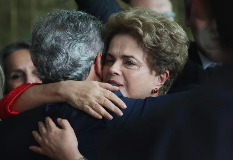 Bà Rousseff gặp người ủng hộ ngày 31-8 sau khi bị phế truất. 