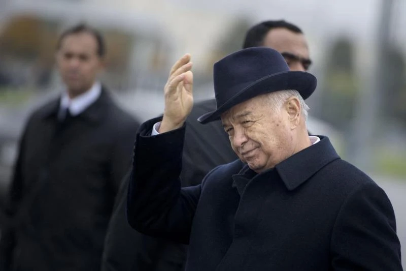 Tổng thống Uzbekistan Islam Karimov trong buổi đón Ngoại trưởng Mỹ John Kerry tại sân bay Samarkand tháng 11-2015. 