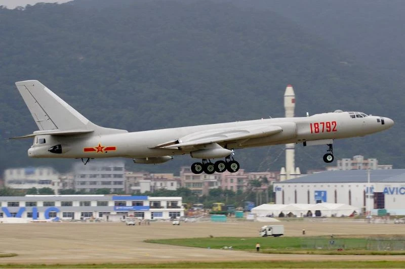 Máy bay ném bom Xian H-6 được Trung Quốc sản xuất theo mẫu máy bay ném bom Tupolev Tu-16 của Nga.
