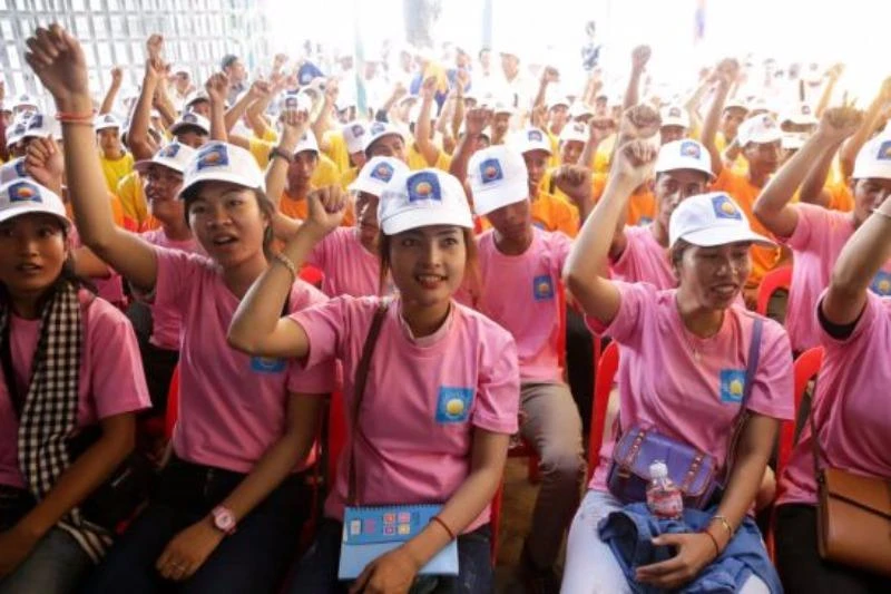Người ủng hộ đảng CNRP tham dự một sự kiện ngày 11-9 tại trụ sở đảng CNRP. 