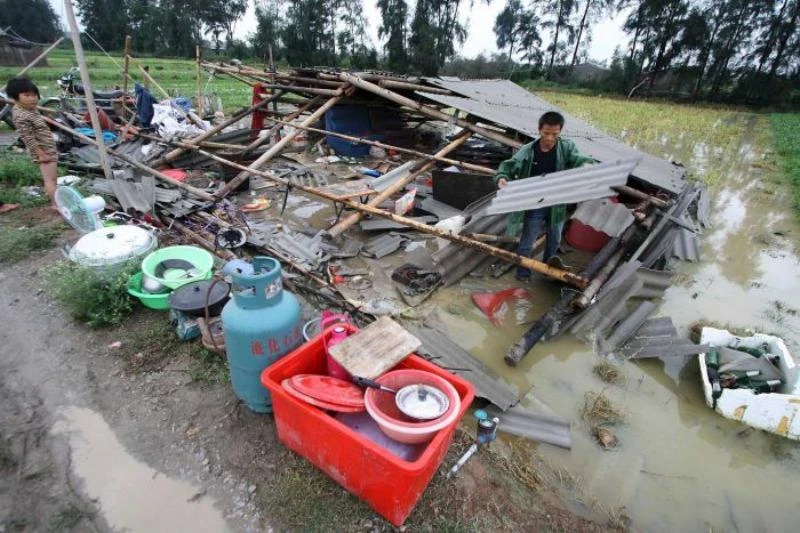 Nhà sập ở huyện Tuyền Châu tỉnh Phúc Kiến (Trung Quốc) ngập lụt sau khi hứng siêu bão Meranti. 