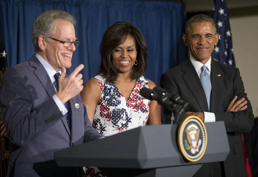 Vợ chồng Tổng thống Obama (phải) và ông Jeffrey DeLaurentis trong chuyến thăm Cuba tháng 3 vừa rồi.