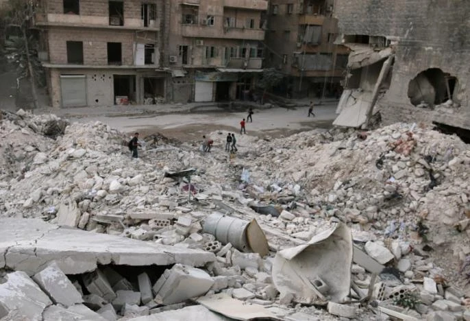 Quang cảnh tan hoang vì không kích ở TP Aleppo nơi phe nổi dậy kiểm soát ngày 29-9.