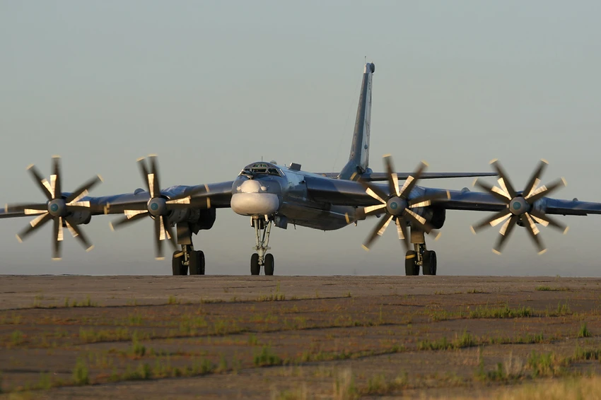 Nga lập đội máy bay ném bom tuần tra Nhật-Hawaii-Guam ảnh 1 Máy bay ném bom Tu-95MS của Nga sẽ tuần tra tam giác Nhật – Hawaii- đảo Guam.