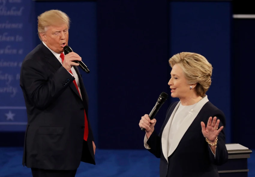 Ông Trump đe dọa sẽ cho bà Clinton đi tù nếu thắng cử tổng thống. 