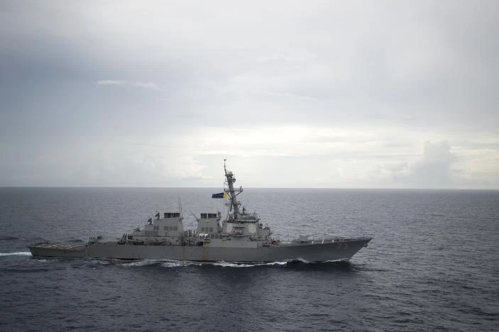 Tàu khu trục tên lửa USS Decatur của Mỹ trên biển Đông.