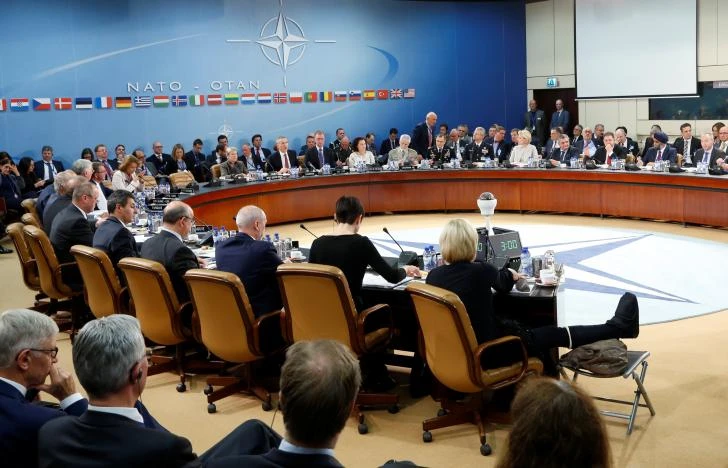 Hội nghị Bộ trưởng Quốc phòng NATO ở Bỉ ngày 26-10. Ảnh: REUTERS