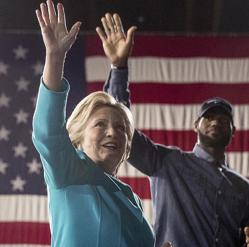 Bà Clinton vận động ở Cleveland (Ohio) ngày 6-11. 