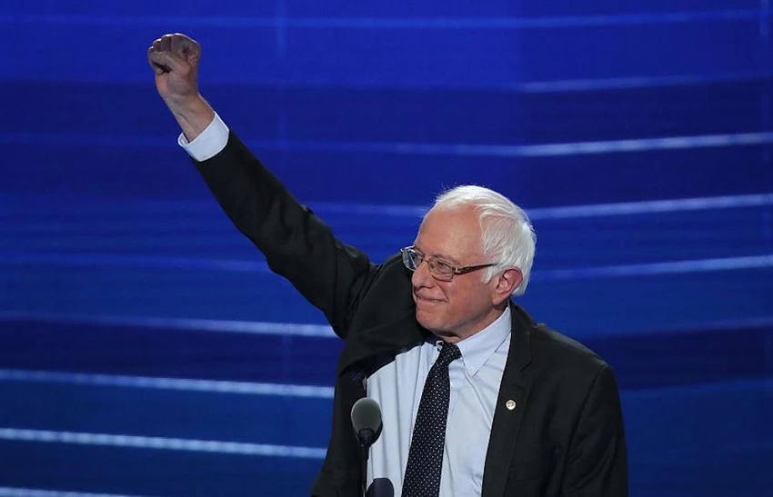 Ông Sanders ủng hộ người biểu tình phản đối ông Trump và hủy bỏ hệ thống Đại cử tri đoàn. 