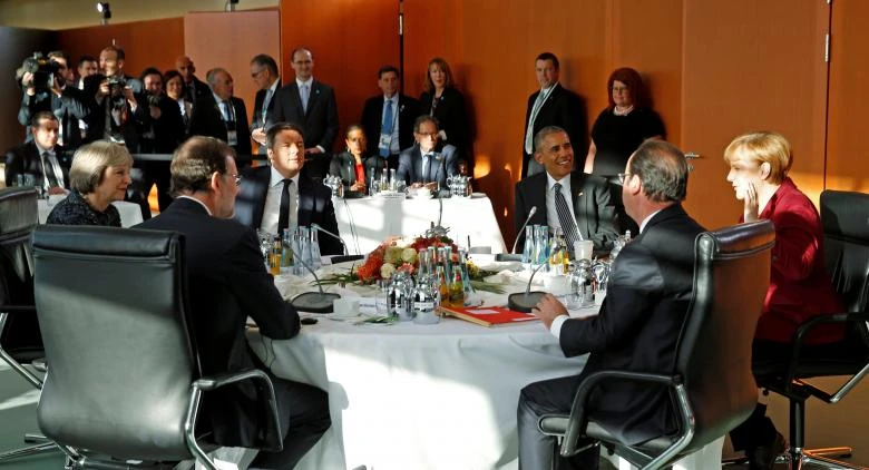 Lần ngồi lại cuối cùng của Tổng thống Obama (ngồi, thứ ba từ trái sang) và các lãnh đạo châu Âu ở Berlin (Đức) ngày 18-11.