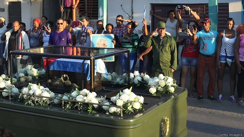 Di cốt Chủ tịch Fidel được đưa về nghĩa trang Santa Ifigenia ở TP Santiago de Cuba ngày 4-12. 