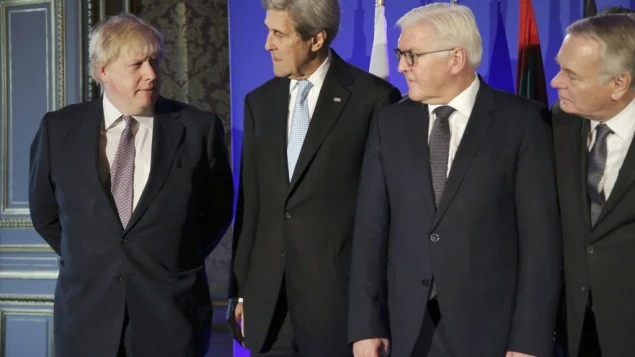 Từ trái qua: Ngoại trưởng Anh Boris Johnson, Ngoại trưởng Mỹ John Kerry, Ngoại trưởng Đức Frank-Walter Steinmeier, và Ngoại trưởng Pháp Jean Marc Ayrault trước cuộc gặp tại Paris ngày 10-12 về Syria.