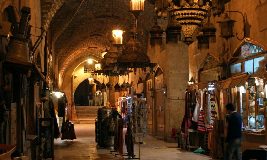 Người dân trong khu chợ cổ al-Shounah ở Old City (Aleppo) ngày 11-12-2009. 