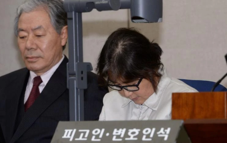 Bà Choi Soon-sil bác bỏ mọi cáo buộc. Ảnh: REUTERS 