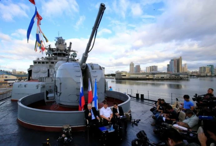 Tàu Đô đốc Tributs đang có chuyến thăm Philippines 4 ngày. Ảnh: REUTERS