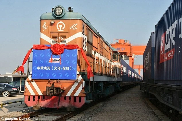Chuyến tàu khởi hành từ ga đường sắt tại thị trấn Nghĩa Ô, tỉnh Chiết Giang, Trung Quốc vào ngày 1-1. Ảnh: PEOPLE DAILY