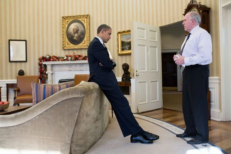 Từ Nhà Trắng, Tổng thống Obama nghe báo cáo về vụ thảm sát trường tiểu học Sandy Hook ở Newtown (Connecticut, Mỹ) ngày 14-12-2012. Ảnh: WHITE HOUSE