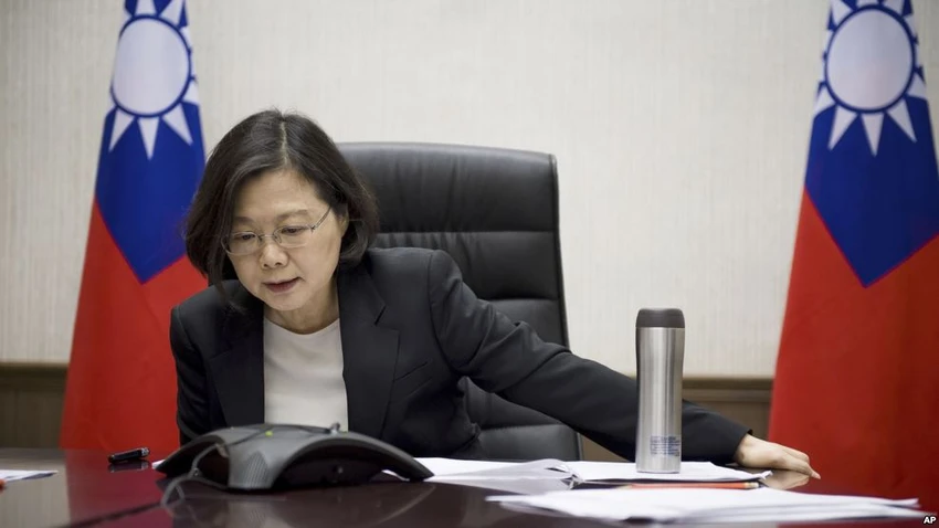 Lãnh đạo Đài Loan Thái Anh Văn điện đàm với Tổng thống đắc cử Mỹ Donald Trump ngày 2-12-2016. Ảnh: AP