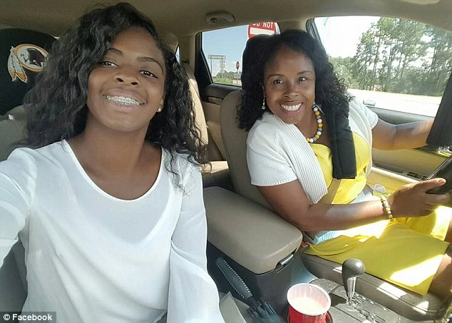 Kamiyah Morley và người bắt cóc cô 18 năm trước Gloria Williams. Ảnh: AP