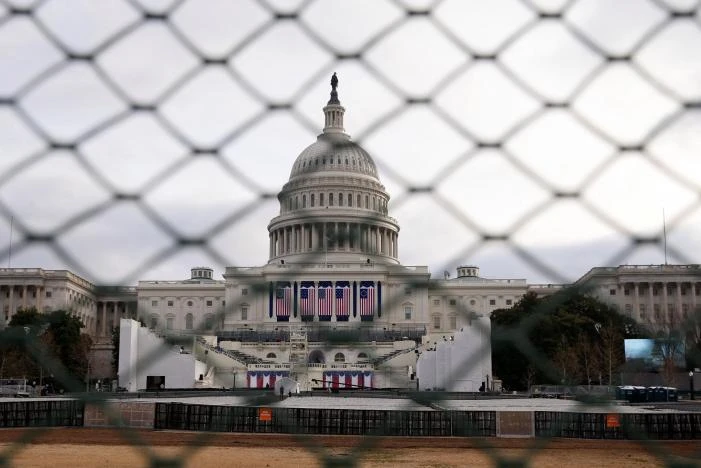 Tòa nhà Quốc hội Mỹ ở Washington ngày 19-1, nơi sẽ diễn ra lễ nhậm chức tổng thống của ông Donald Trump ngày 20-1. Ảnh: REUTERS