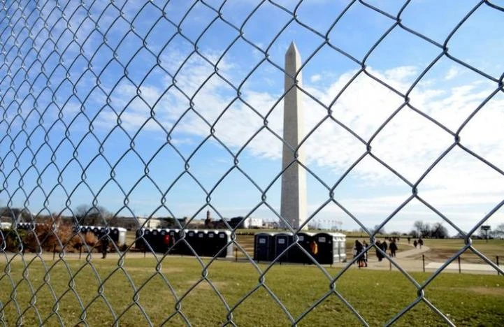 Hàng rào phong tỏa người biểu tình ở Washington được chuẩn bị từ ngày 15-1. Ảnh: REUTERS