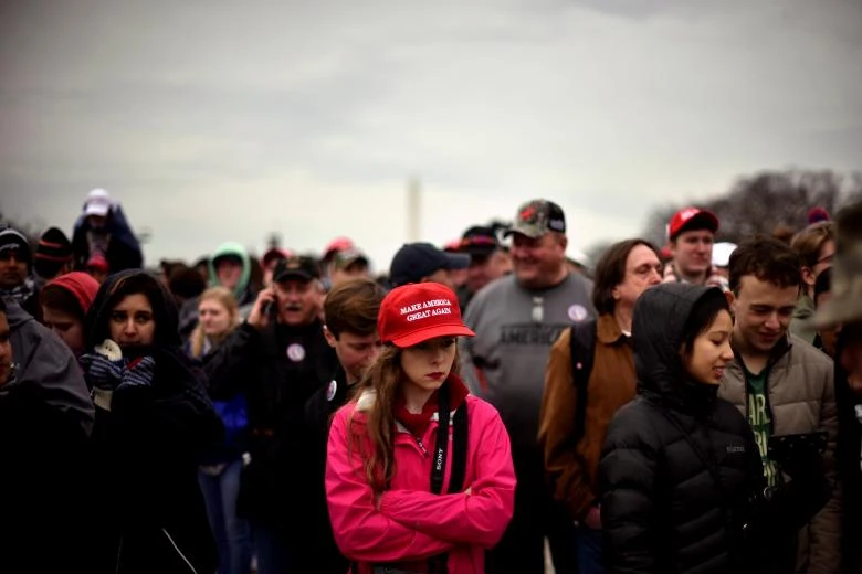 Đội mũ đỏ “Đưa nước Mỹ vĩ đại trở lại” trong lễ nhậm chức của ông Trump ở Washington ngày 20-1. Ảnh: REUTERS