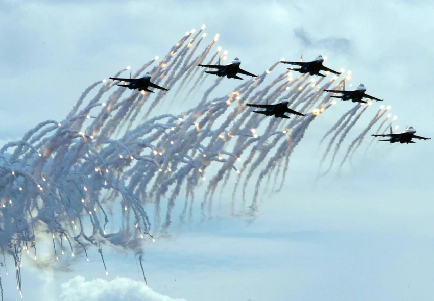 Máy bay chiến đấu Su-27 trong một lần trình diễn của không quân Nga. Ảnh: GETTY IMAGES
