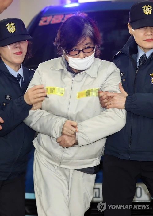 Bà Choi Soon-sil trong lần đến văn phòng công tố Seoul ngày 26-1-2017. Ảnh: YONHAP