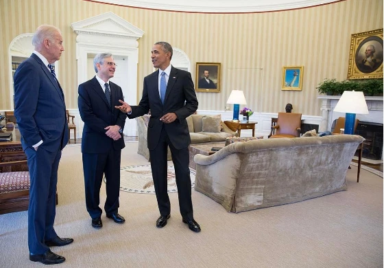 Tổng thống Obama gặp ông Merrick Garland, người được ông đề cử vào vị trí thẩm phán Tòa Tối cao nhưng bị phe Cộng hòa phong tỏa. Ảnh: PETE SOUZA